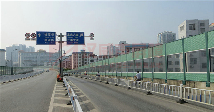 廣東惠州快速路頂部弧形隔音屏
