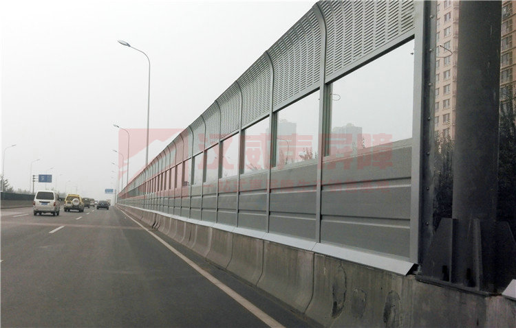 云南迪慶州道路頂部降噪器聲屏障