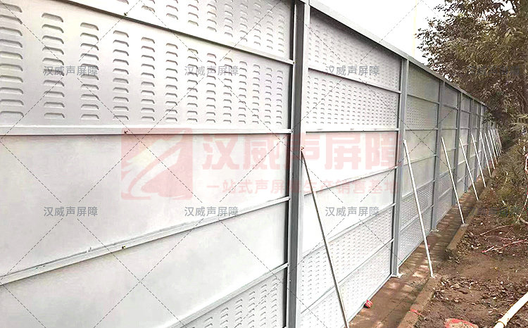 四川廣元高架路折板型隔音屏