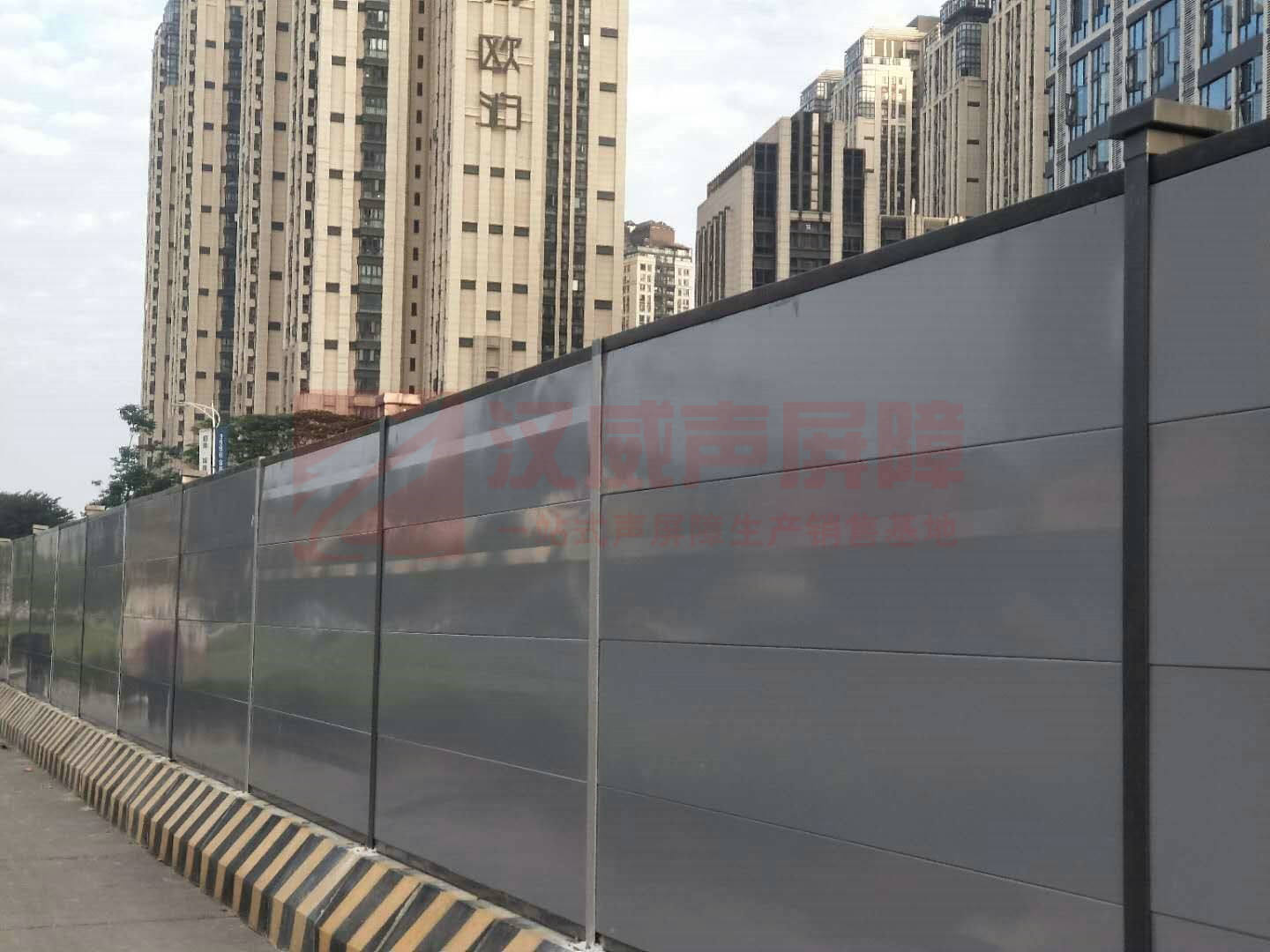 遼寧丹東高架橋梁頂部弧形隔音屏
