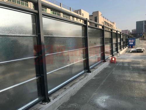 遼寧營口高速公路頂部降噪器聲屏障